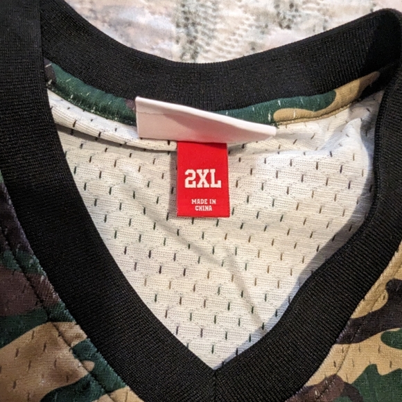 Mitchell & Ness Hardwood Classics Raptors Short Sleeve Jersey, Green Camo, 2XL - Picture 4 of 9